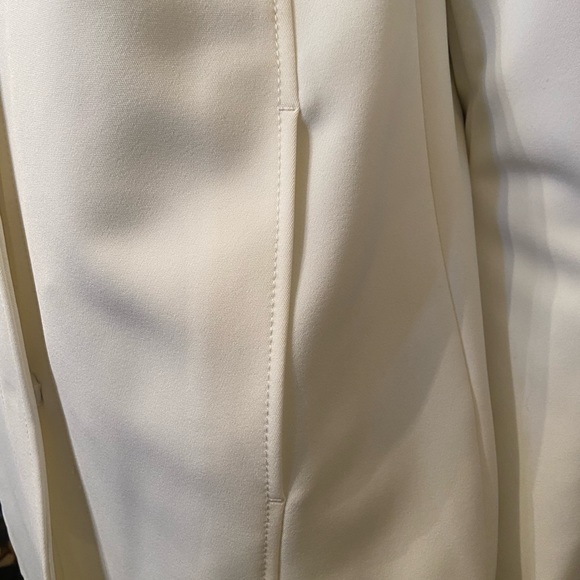 Tahari Winter White Snap Front Jacket - Picture 3 of 6